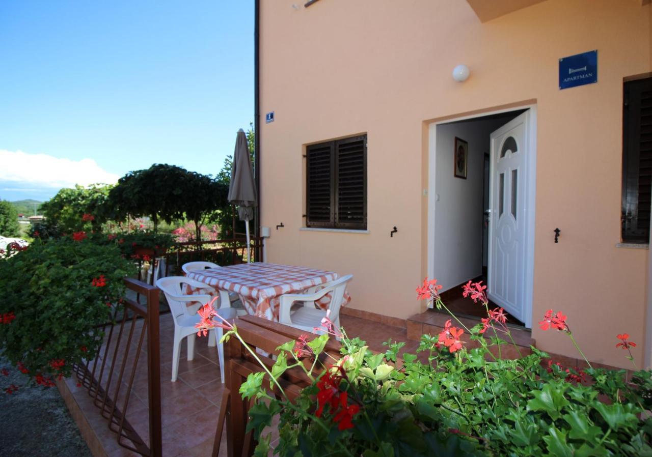Apartment Liliana Near Beach Poreč Buitenkant foto